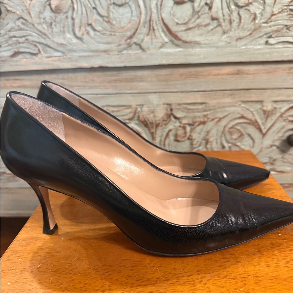 Manolo Blahnik 70mm Point Toe Black Leather Pump - Picture 2 of 15